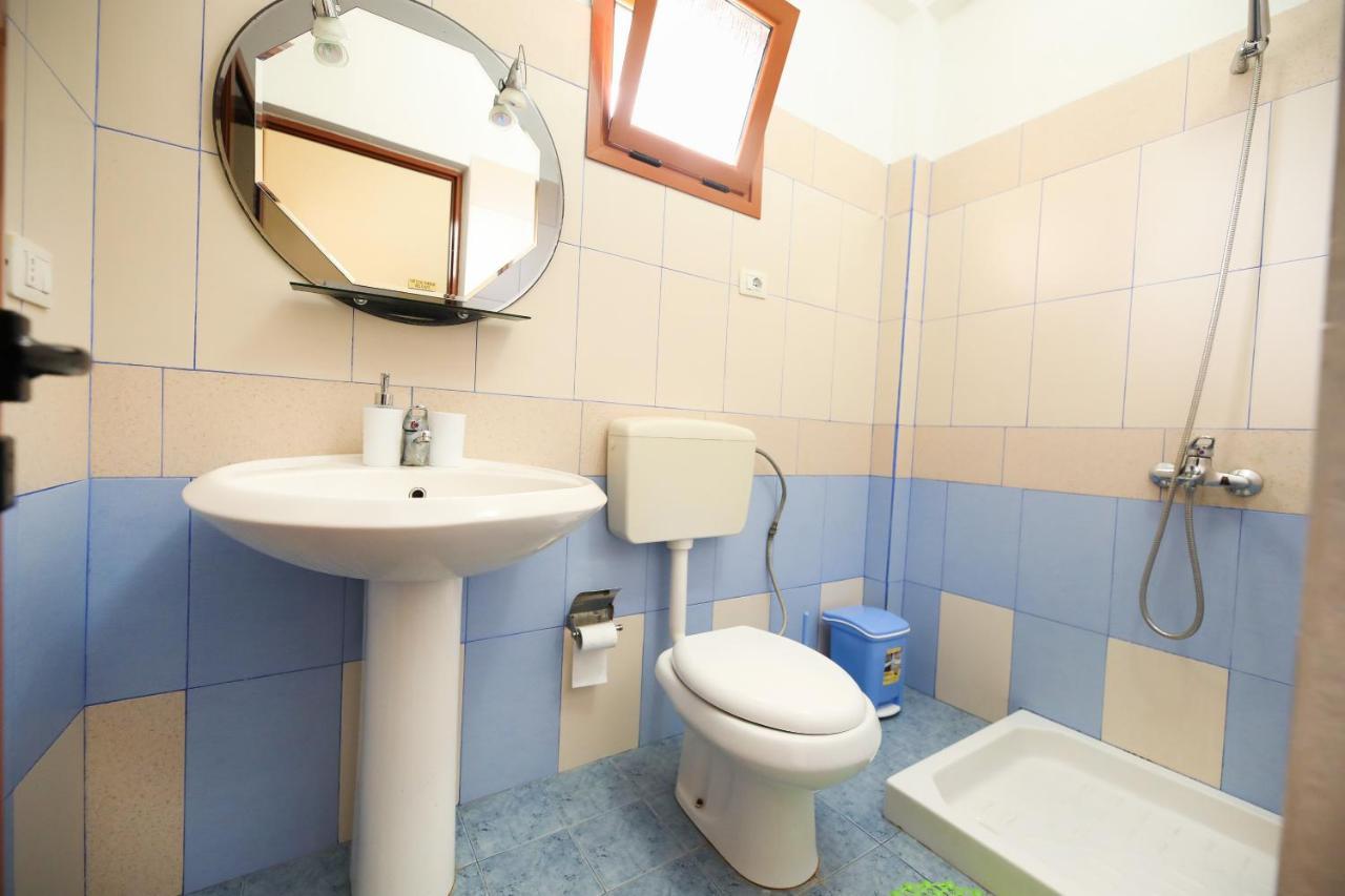 Vila Feliz - Premium Rooms With Free Private Parking Vlorë エクステリア 写真