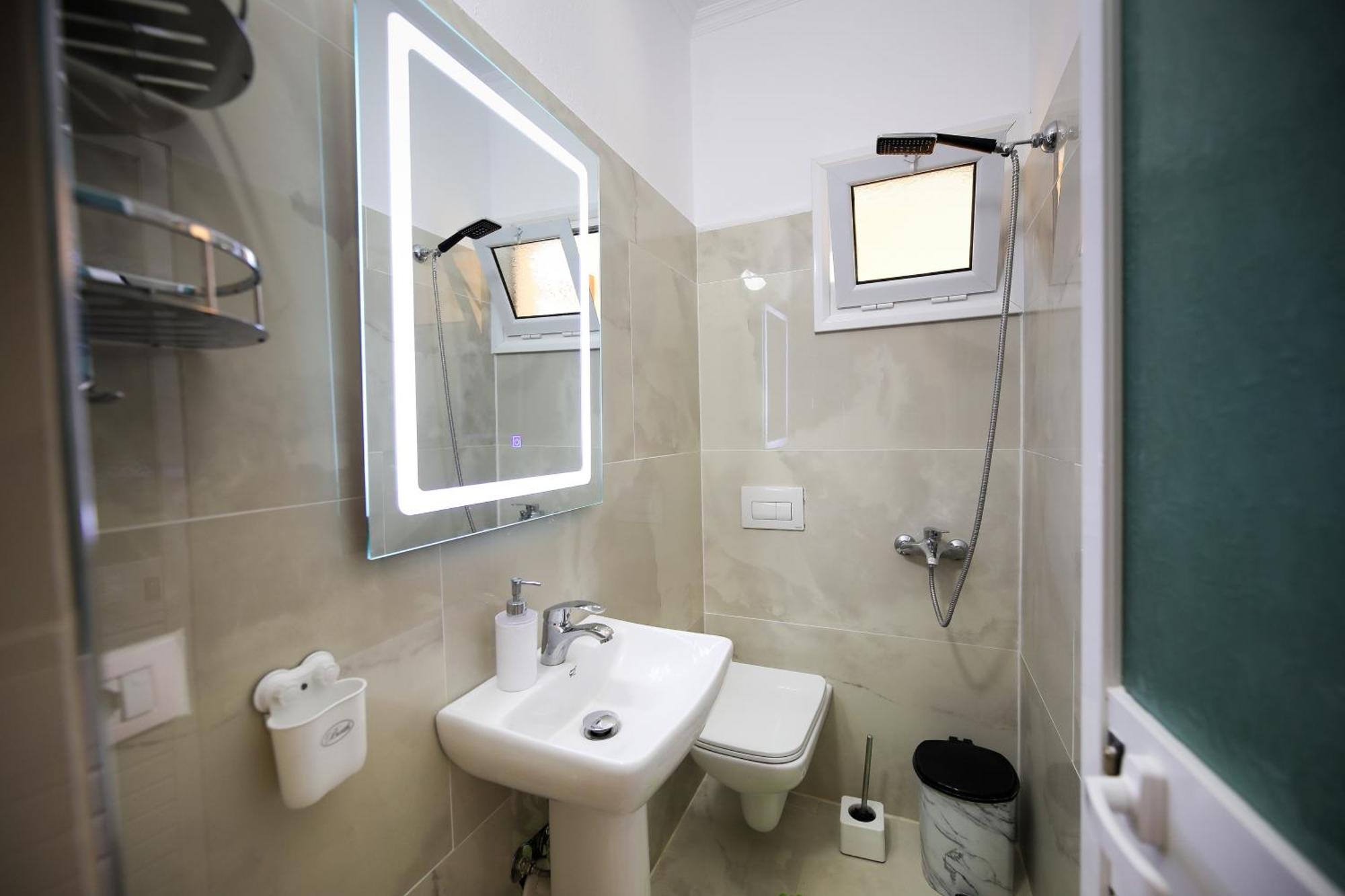 Vila Feliz - Premium Rooms With Free Private Parking Vlorë エクステリア 写真