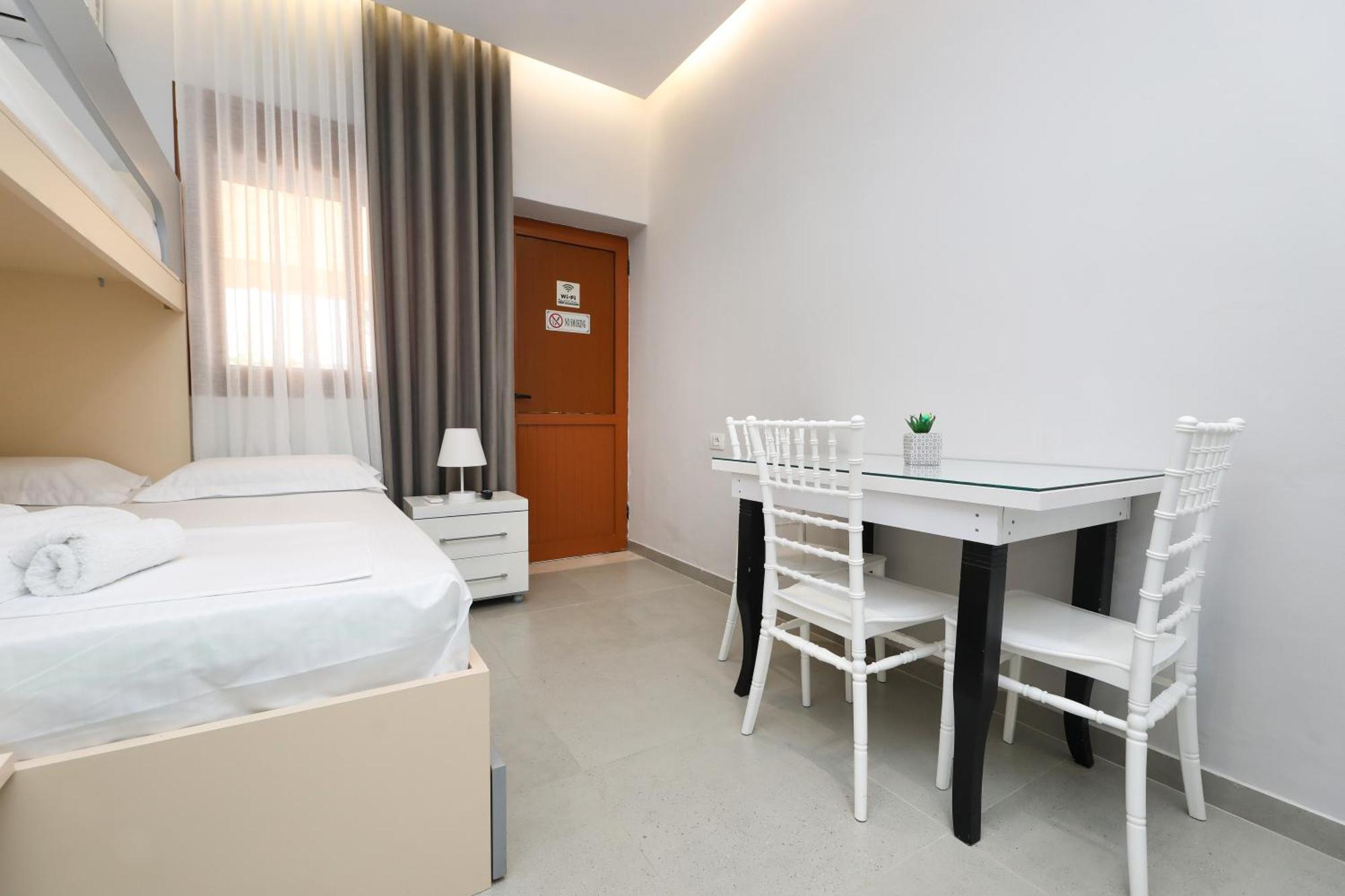 Vila Feliz - Premium Rooms With Free Private Parking Vlorë エクステリア 写真