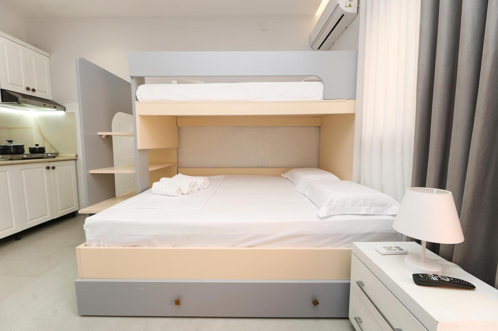 Vila Feliz - Premium Rooms With Free Private Parking Vlorë エクステリア 写真