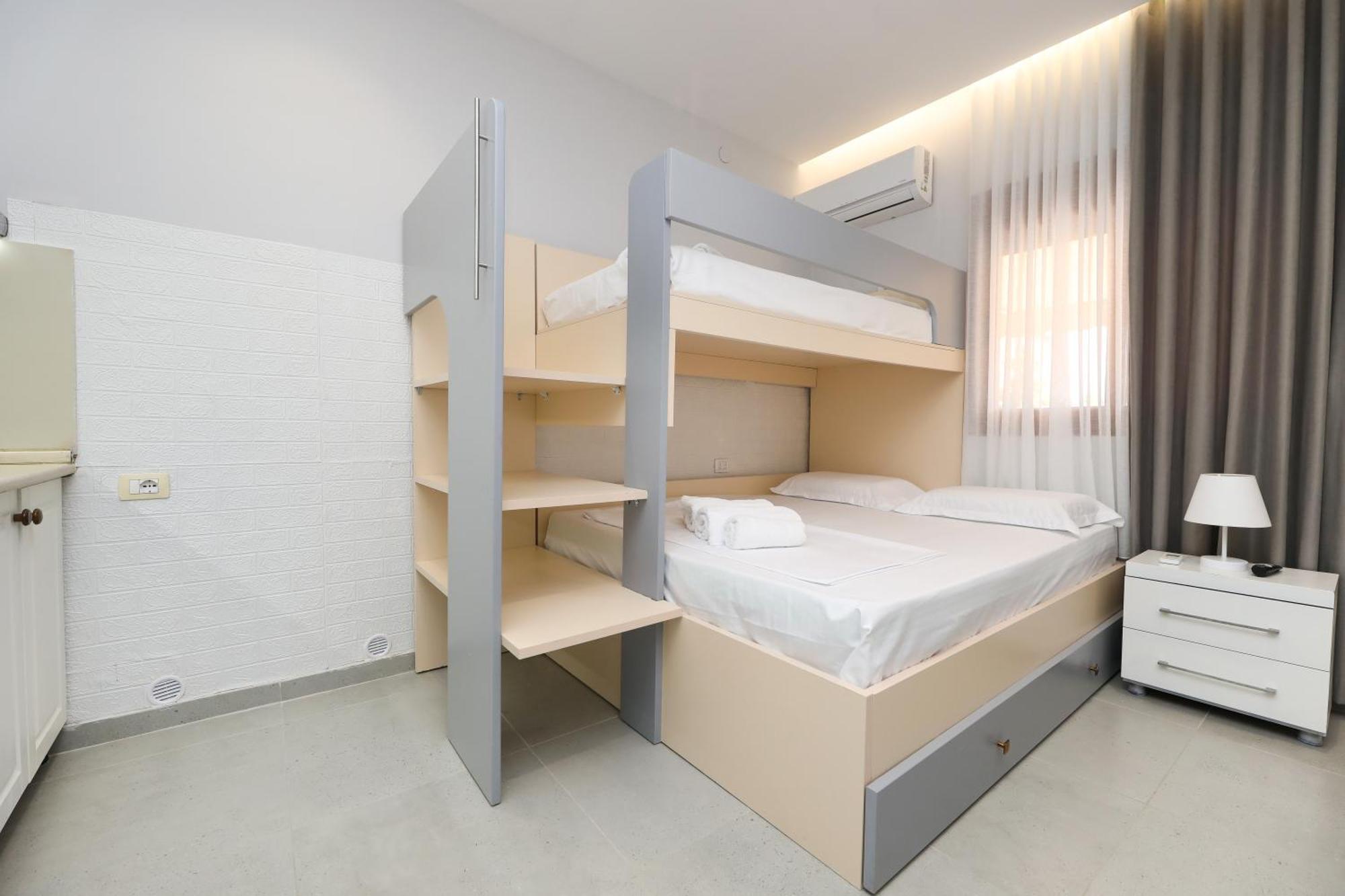 Vila Feliz - Premium Rooms With Free Private Parking Vlorë エクステリア 写真