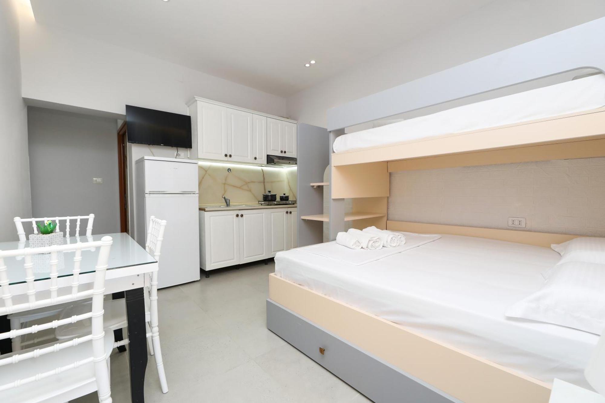 Vila Feliz - Premium Rooms With Free Private Parking Vlorë エクステリア 写真
