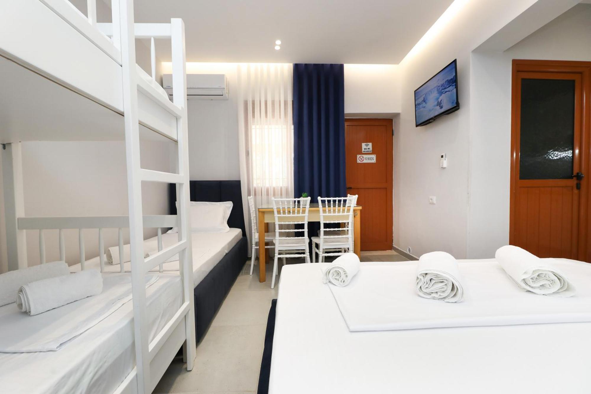 Vila Feliz - Premium Rooms With Free Private Parking Vlorë エクステリア 写真