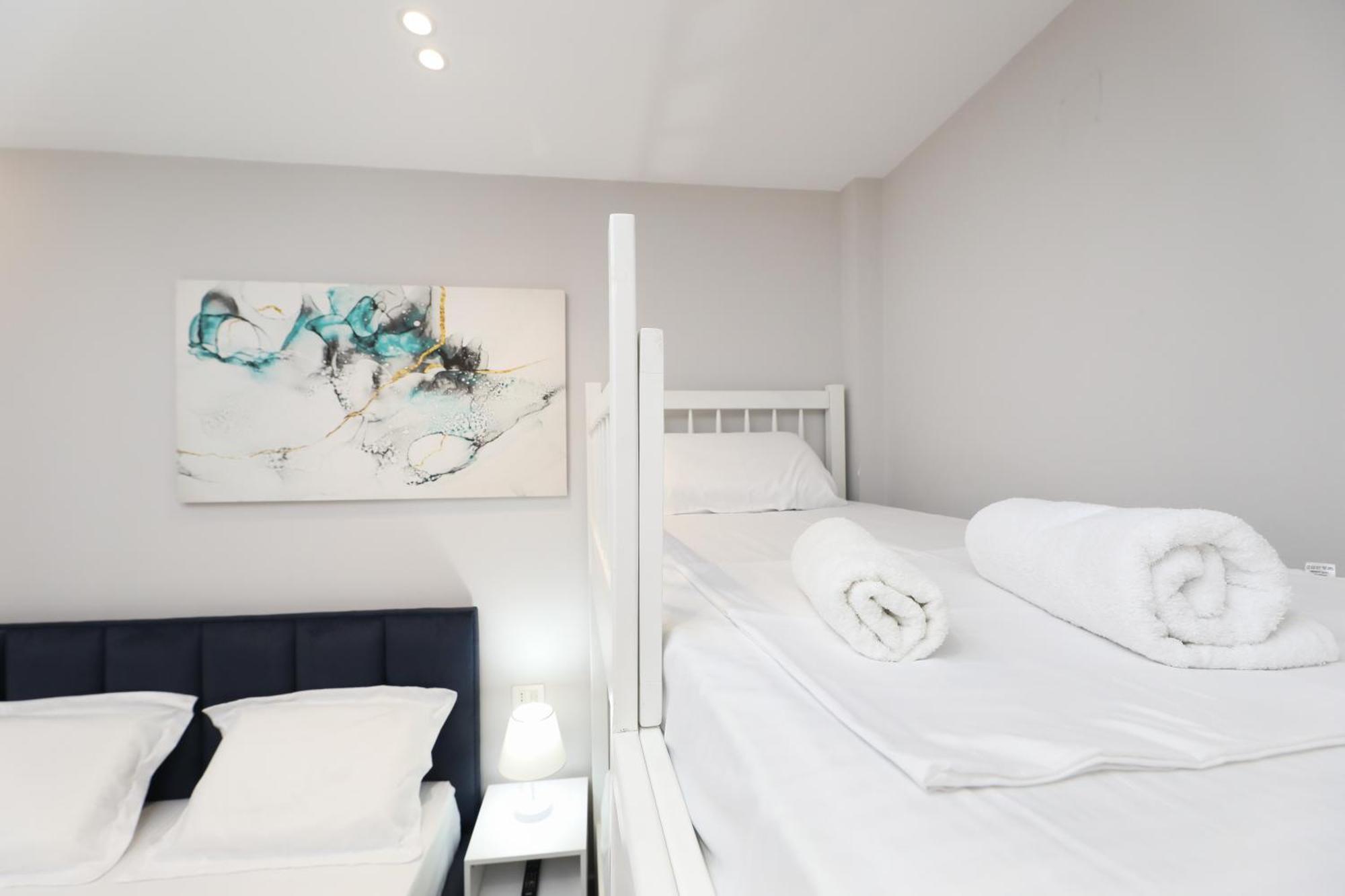 Vila Feliz - Premium Rooms With Free Private Parking Vlorë エクステリア 写真