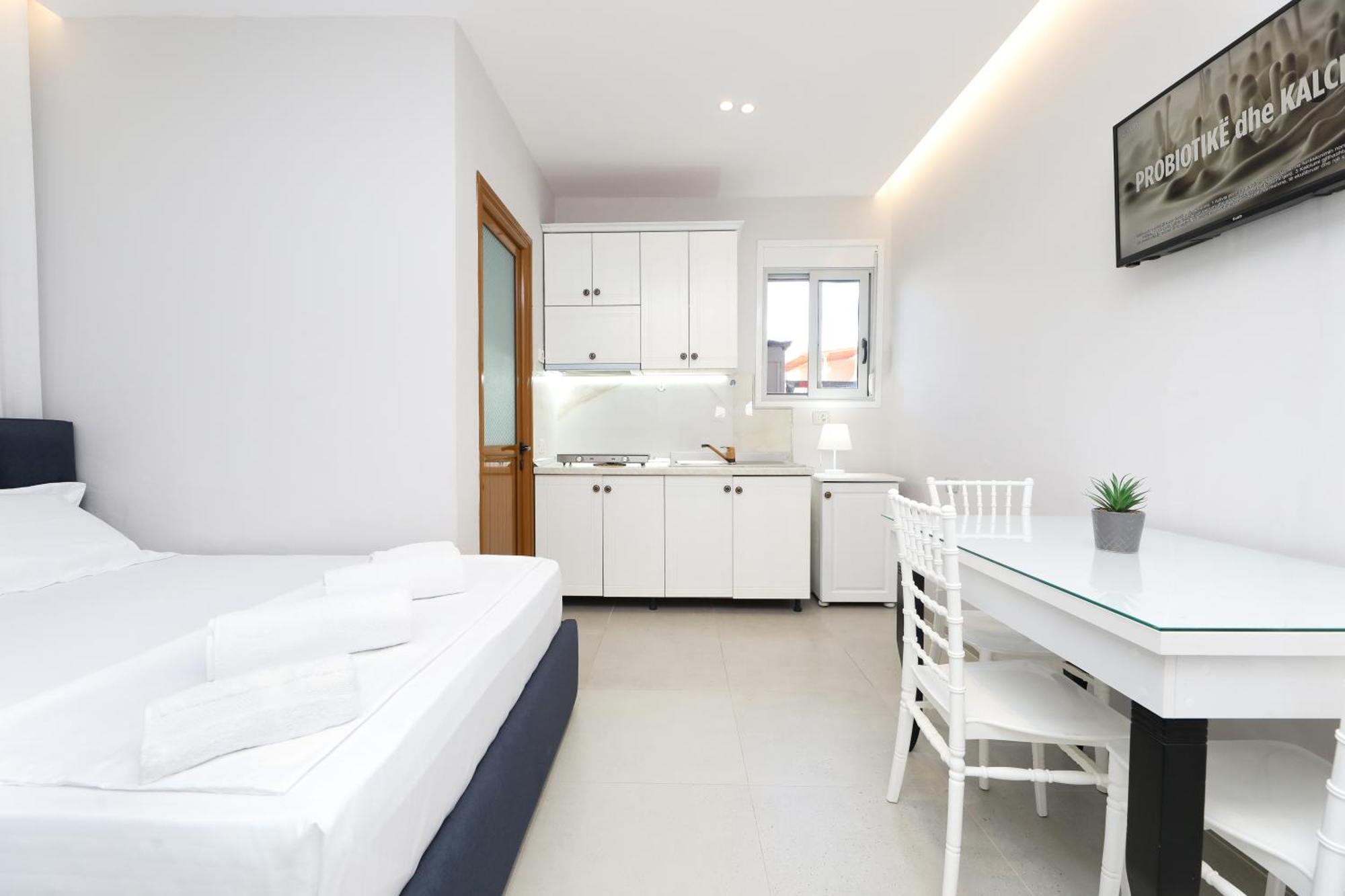 Vila Feliz - Premium Rooms With Free Private Parking Vlorë エクステリア 写真