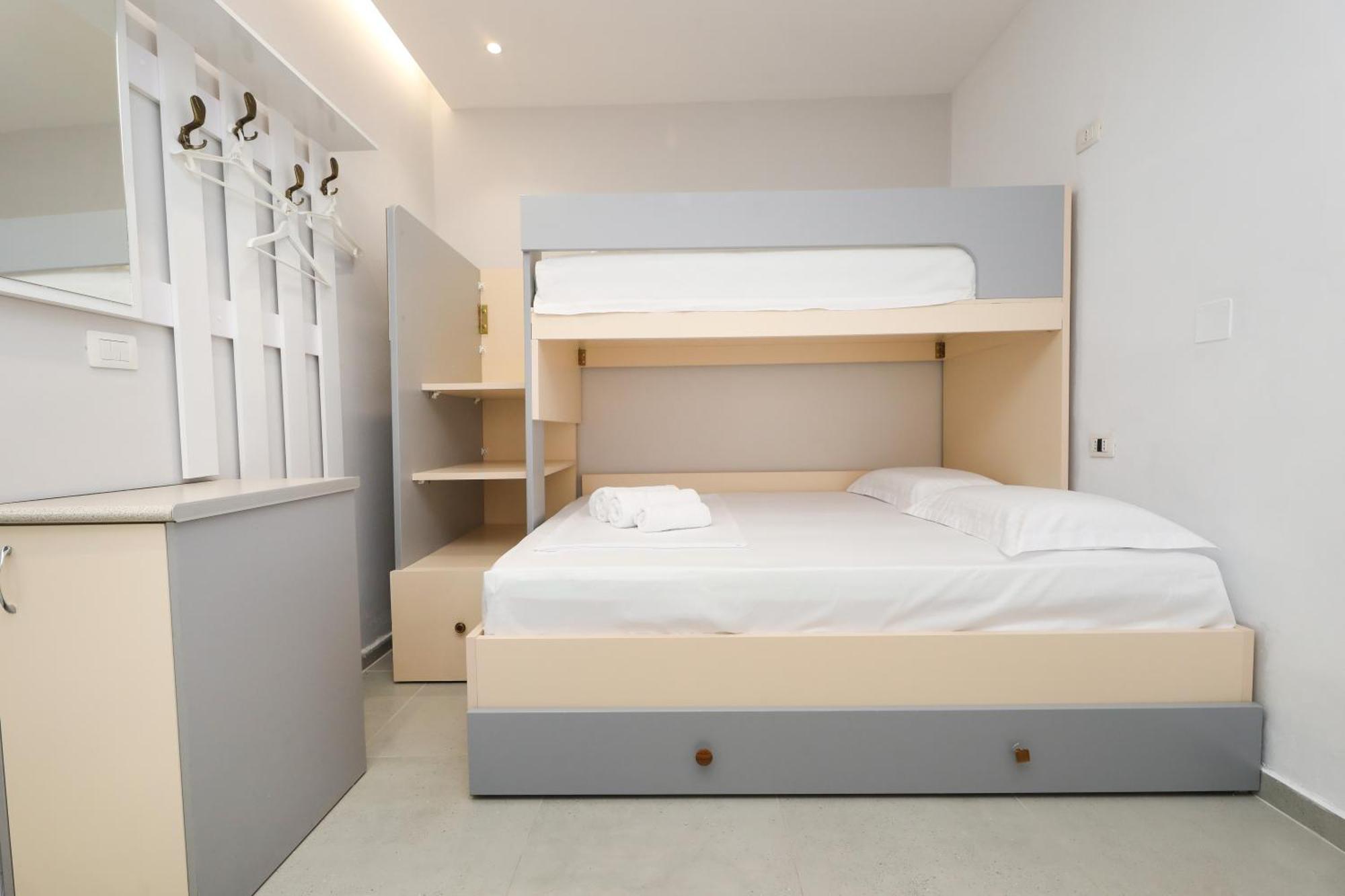 Vila Feliz - Premium Rooms With Free Private Parking Vlorë エクステリア 写真