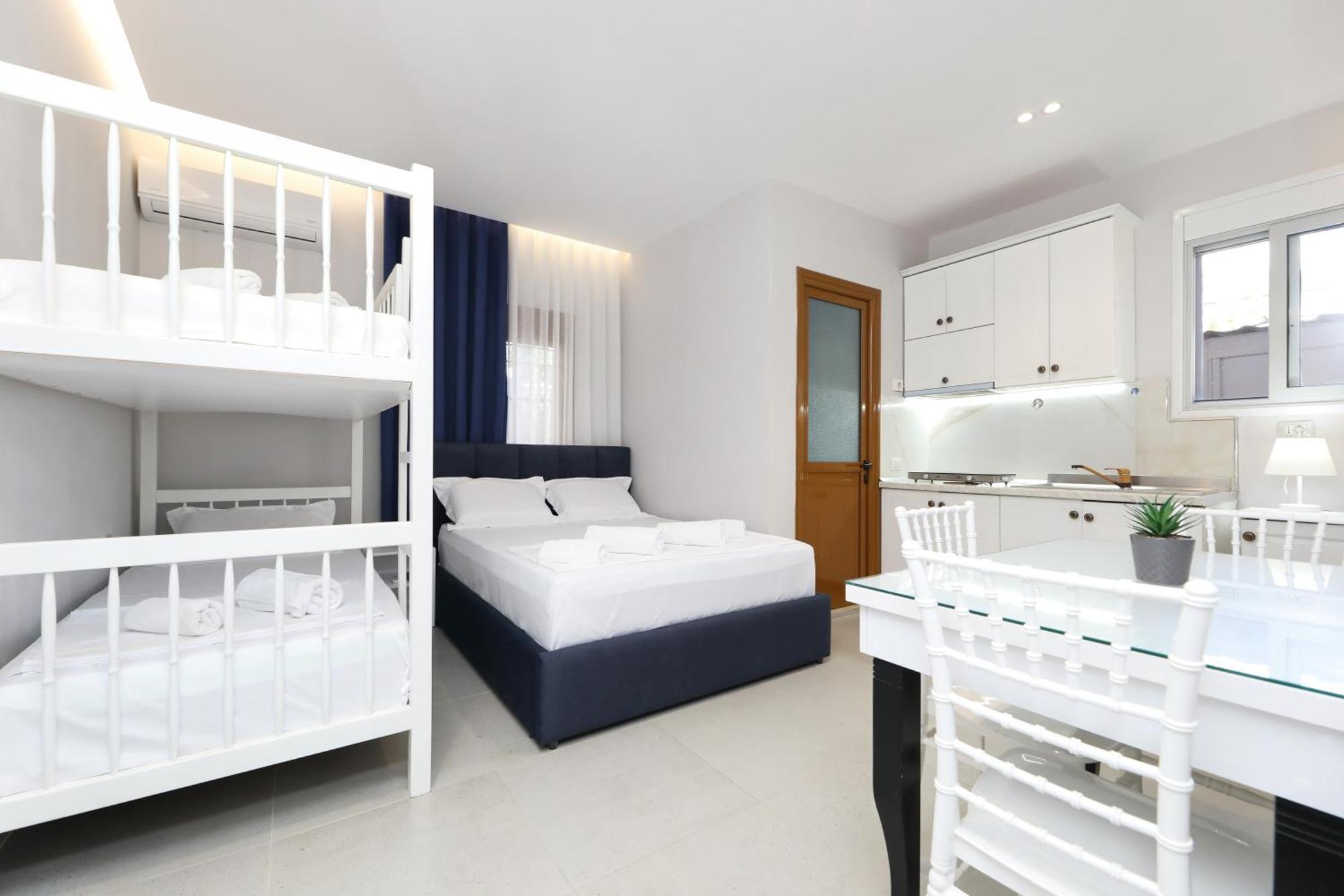 Vila Feliz - Premium Rooms With Free Private Parking Vlorë エクステリア 写真
