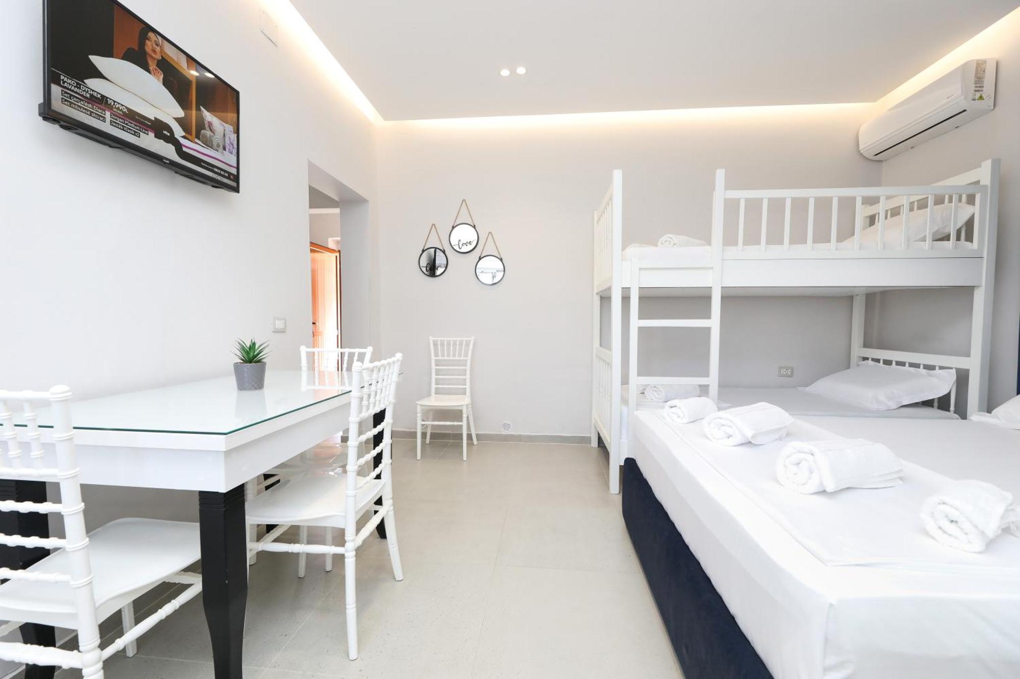 Vila Feliz - Premium Rooms With Free Private Parking Vlorë エクステリア 写真